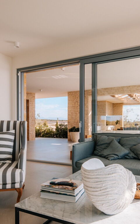 Villa Kelena: Balcony / Terrace / Patio, Living Room