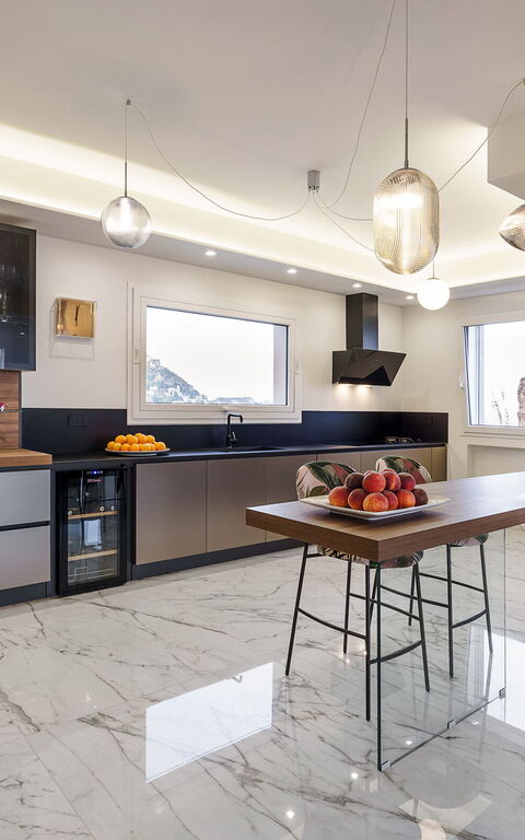 Grand Tour Villa: Kitchen, Living Room