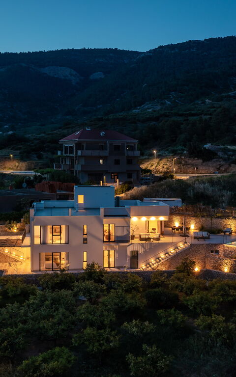 Villa Vivere: Building Exterior, Garden, Scenic View