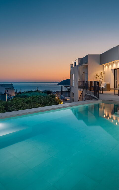 Villa Vivere: Balcony / Terrace / Patio, Building Exterior, Pool