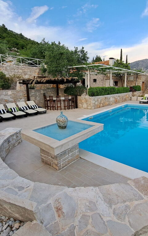 Villa Azurit: Balcony / Terrace / Patio, Building Exterior, Pool