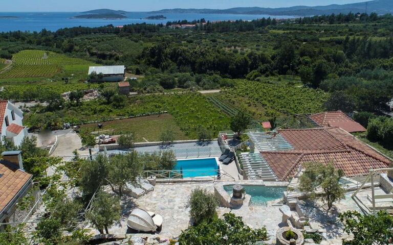 Villa Azurit: Pool, Scenic View