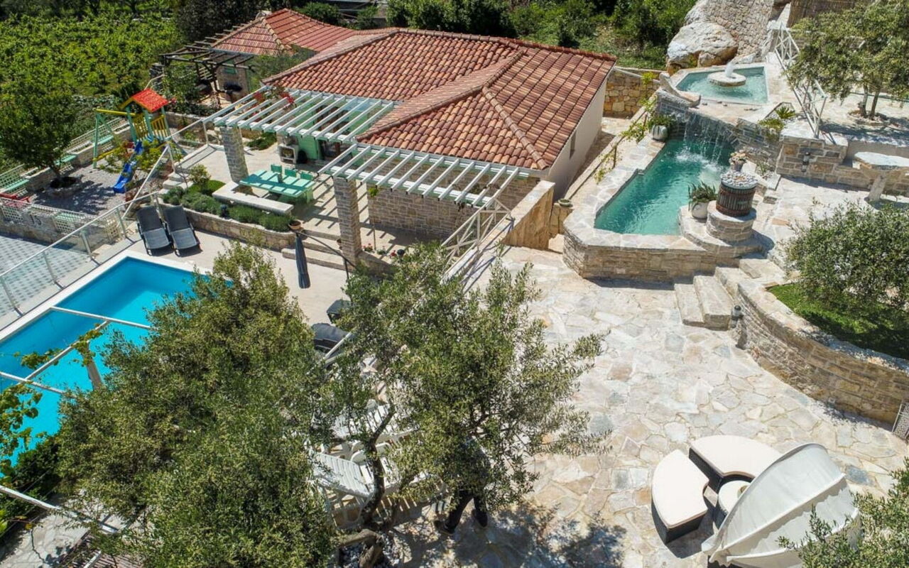 Villa Azurit: Building Exterior, Pool