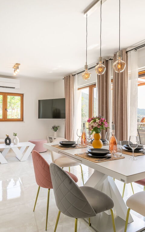 Villa Spectrum: Dining Room, Living Room, Main Entrance