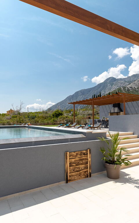 Villa Spectrum: Building Exterior, Pool