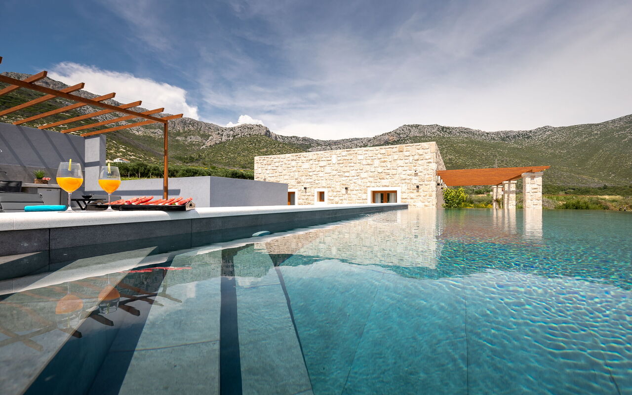Villa Spectrum: Outdoor, Pool