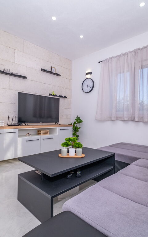 Villa Diana: Living Room