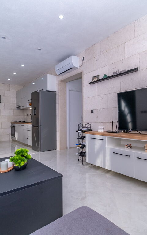 Villa Diana: Kitchen, Living Room