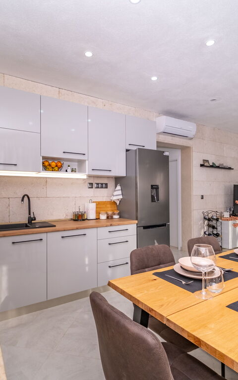 Villa Diana: Dining Room, Kitchen