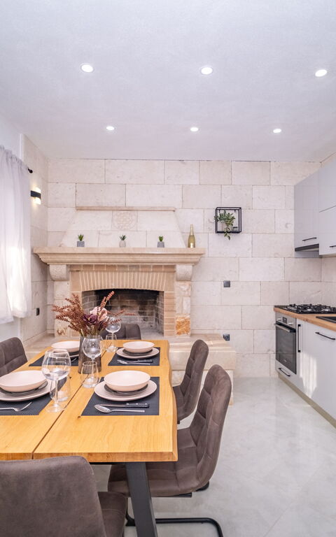 Villa Diana: Dining Room, Kitchen