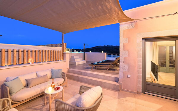 Villa Mirage: Building Exterior, Outdoor