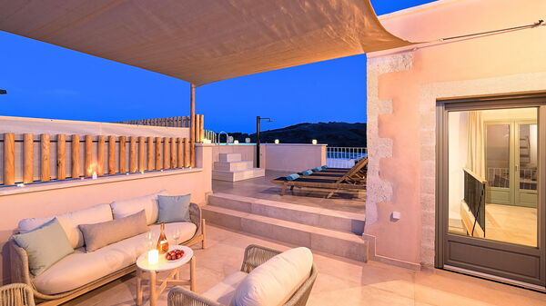 Villa Mirage: Building Exterior, Outdoor