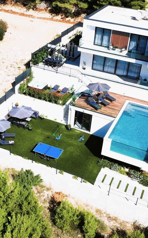 Villa Nikta: Building Exterior