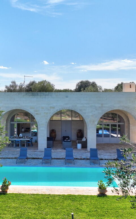 Tenuta Palù: Balcony / Terrace / Patio, Building Exterior, Garden, Pool