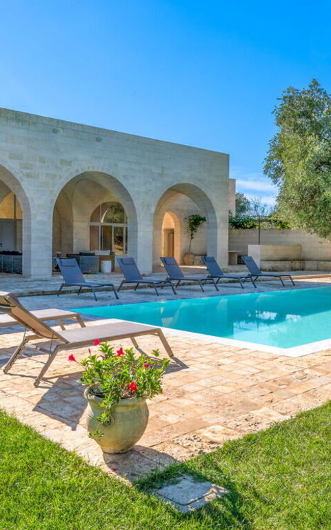 Tenuta Palù: Balcony / Terrace / Patio, Building Exterior, Garden, Pool