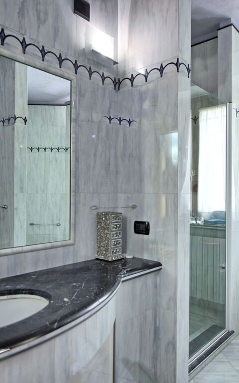 Villa Paradiso: Bathroom