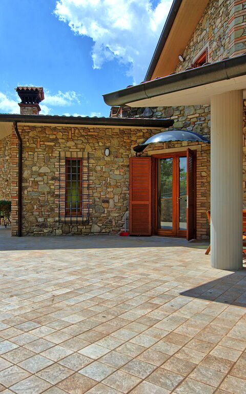 Villa Paradiso: Balcony / Terrace / Patio, Building Exterior, Garden