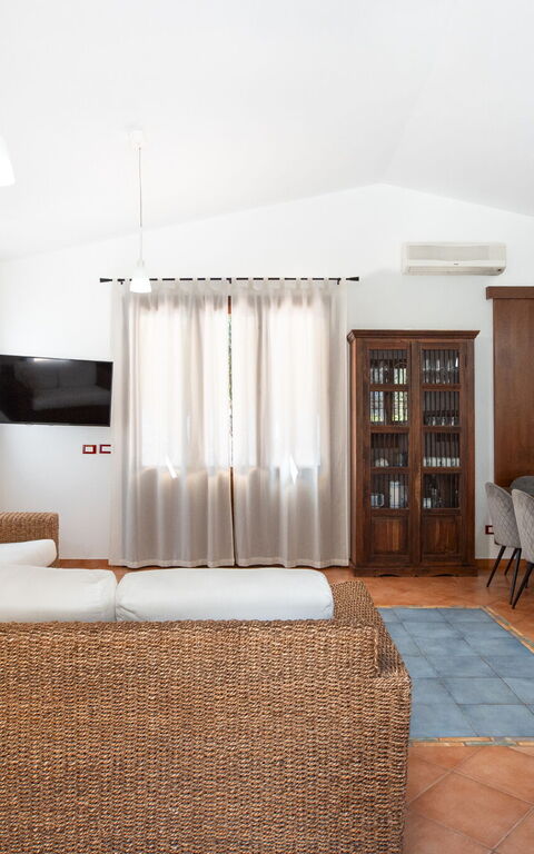 Villa Petra: Dining Room, Kitchen, Living Room