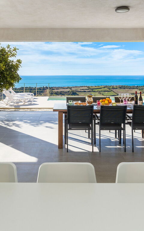 Villa Giglio Di Mare: Dining Room, Kitchen