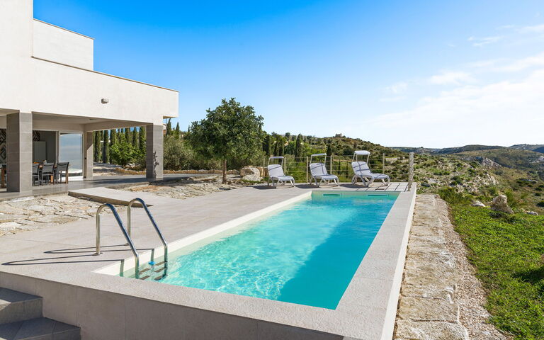 Villa Giglio Di Mare: Building Exterior, Outdoor, Pool