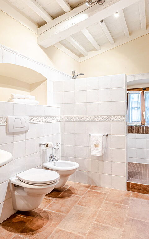 Chateau La Siroque: Bathroom