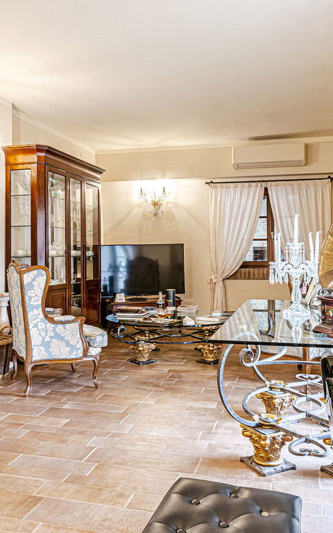 Chateau La Siroque: Living Room