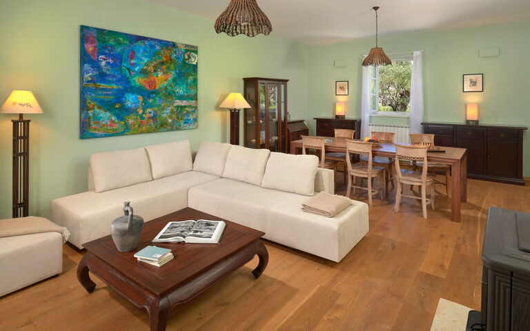 Orvas Villa 189: Dining Room, Living Room