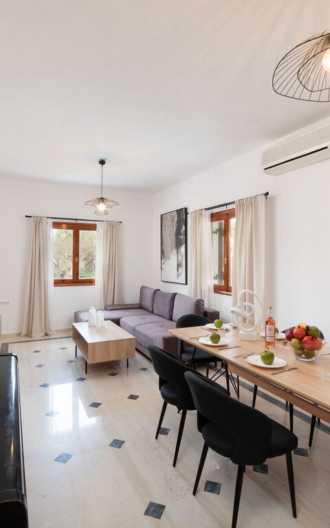 Klapas: Dining Room, Living Room