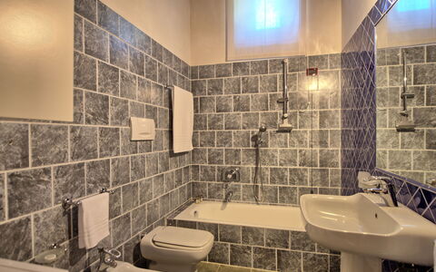 Accommodation Torre 1: Bathroom