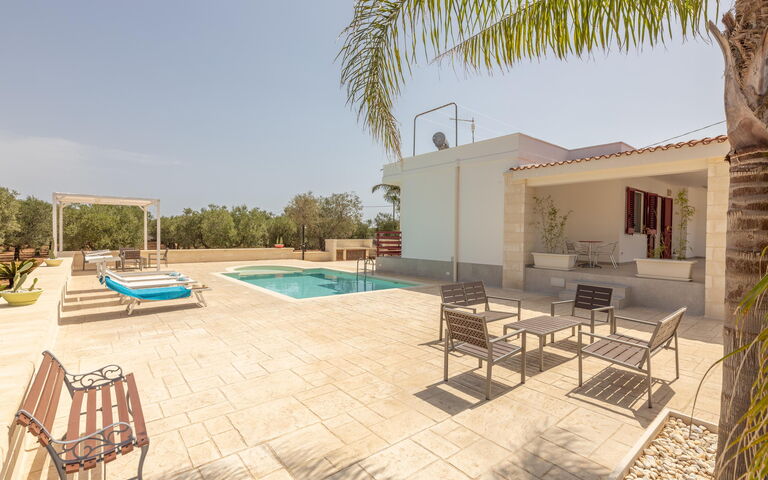 Villa Dolcevivere: Building Exterior, Outdoor, Pool, Summer