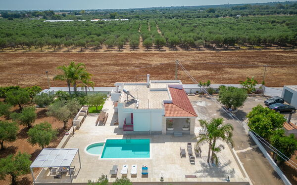 Villa Dolcevivere: Building Exterior, Outdoor, Pool, Scenic View, Summer