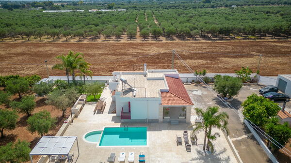 Villa Dolcevivere: Building Exterior, Outdoor, Pool, Scenic View, Summer