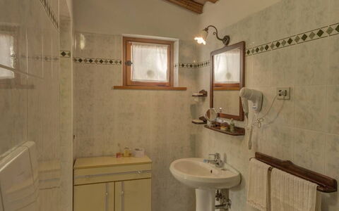 Accommodation Leccino 3: Bathroom