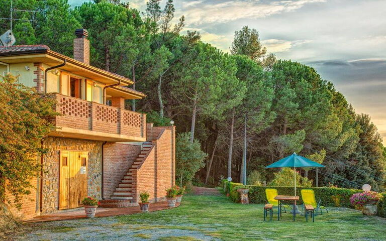 Leccino: Building Exterior, Garden, Main Entrance, Outdoor