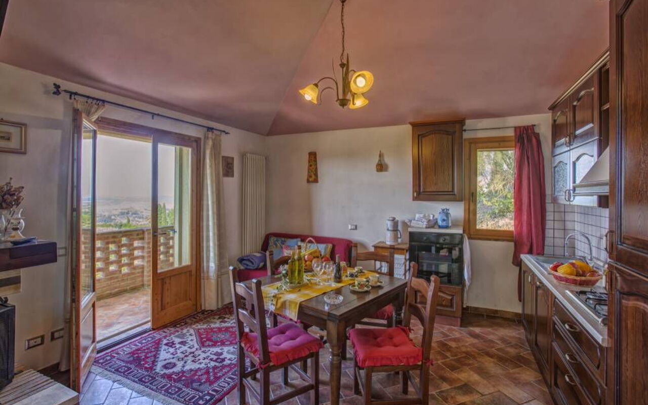 Accommodation Leccino 5: Dining Room, Kitchen