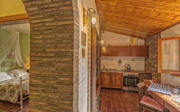 Accommodation Leccino 3: Dining Room, Kitchen