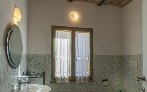 Accommodation Cilindro: Bathroom