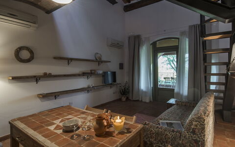 Accommodation Catola: Dining Room, Living Room