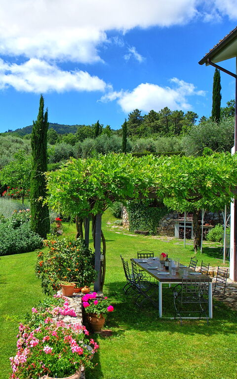 Villa Mami: Building Exterior, Garden, Outdoor