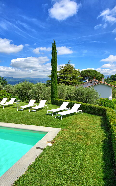 Villa Mami: Outdoor, Pool, Scenic View, Summer