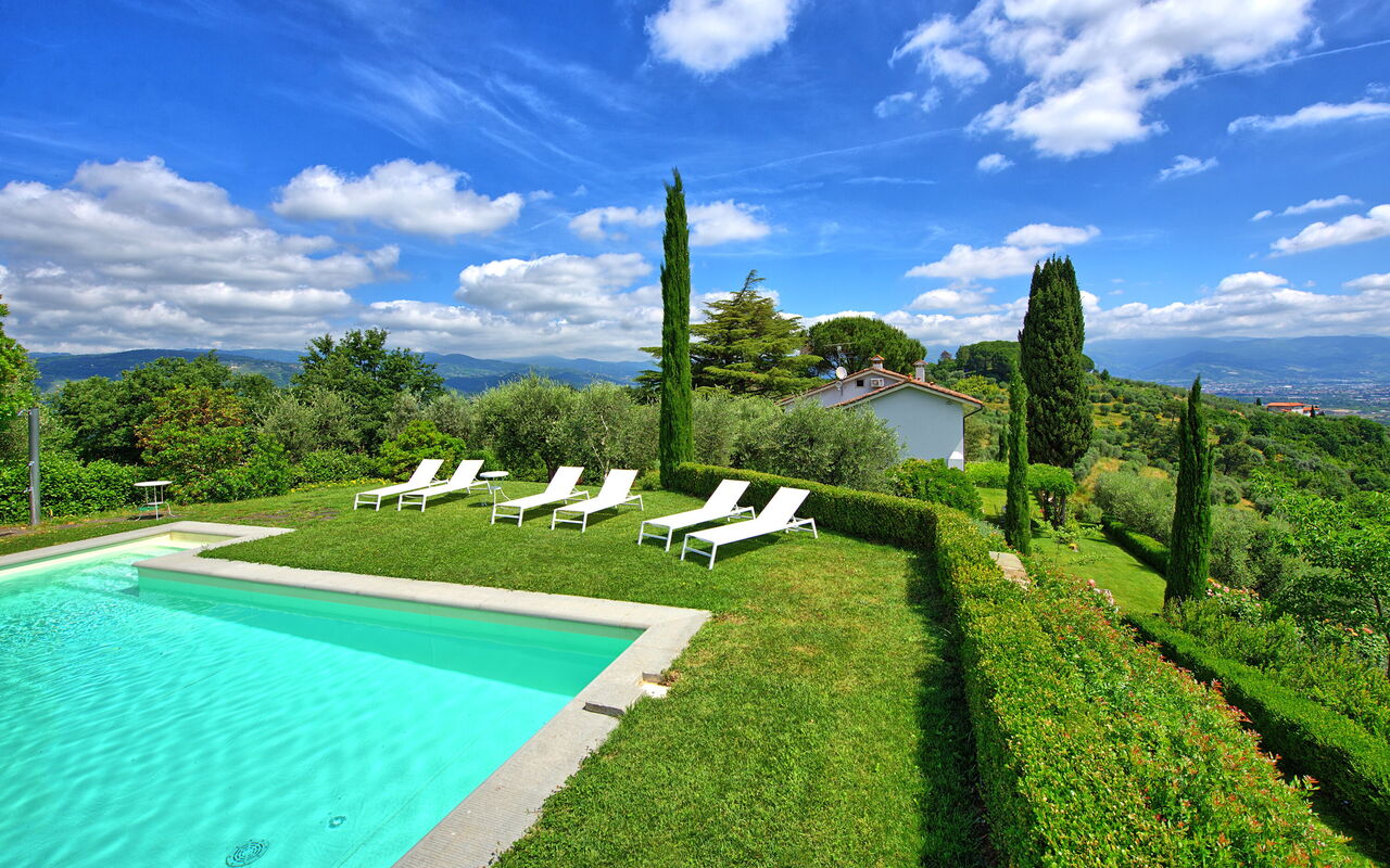 Villa Mami: Outdoor, Pool, Scenic View, Summer