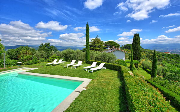 Villa Mami: Outdoor, Pool, Scenic View, Summer