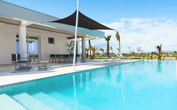 Villa Paradisus: Building Exterior, Outdoor, Pool