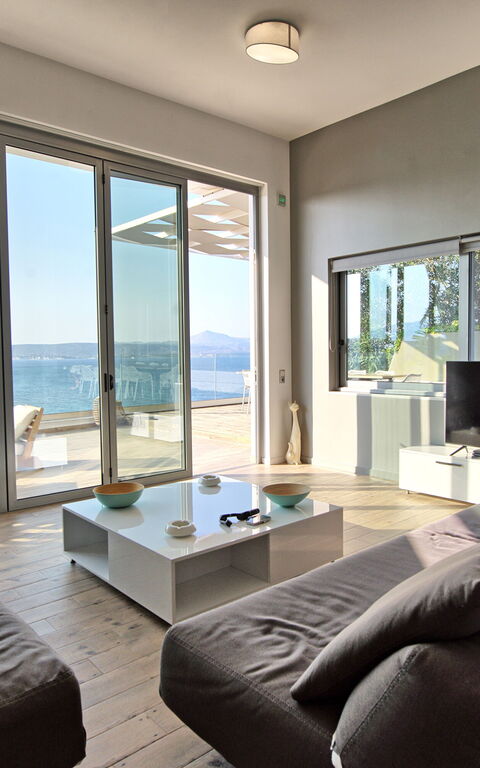 Villa Sapphire: Living Room