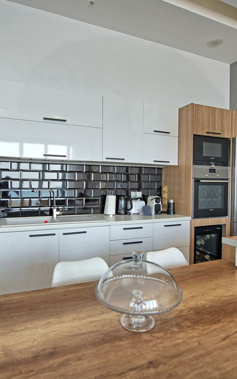 Villa Sapphire: Dining Room, Kitchen