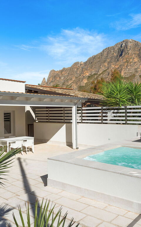 La Siesta: Building Exterior, Outdoor, Pool