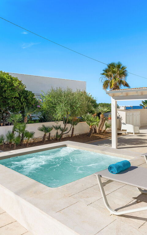 La Siesta: Building Exterior, Outdoor, Pool