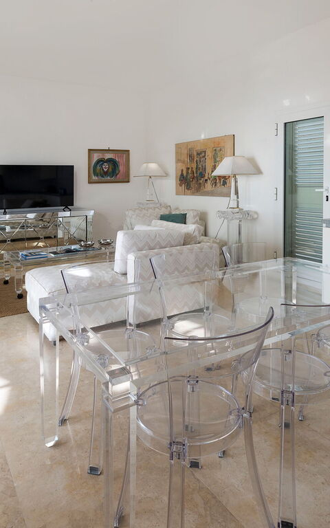 Mare Dentro: Dining Room, Living Room