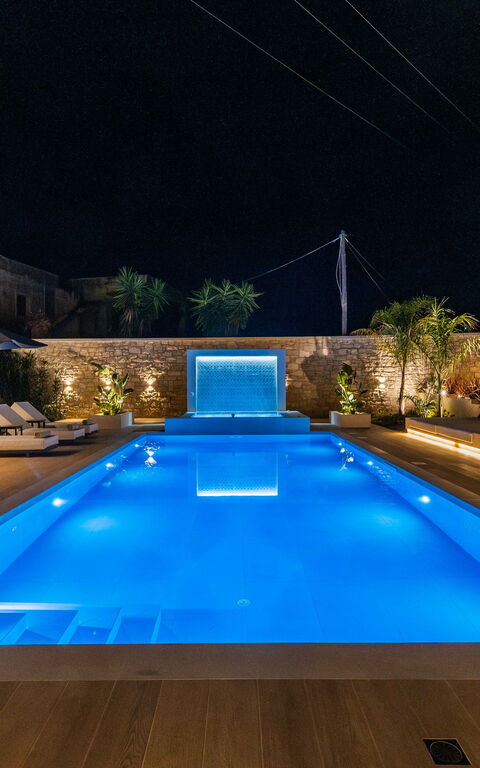 Villa Serenity: Outdoor, Pool