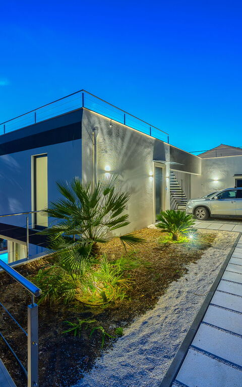 Villa Allina: Main Entrance, Scenic View